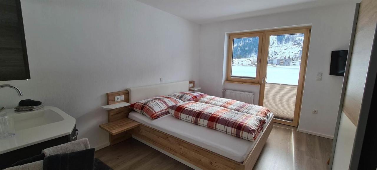 Ferienwohnung Willi 쉬룬즈 외부 사진