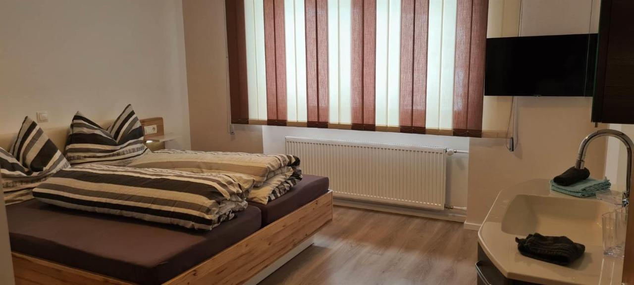 Ferienwohnung Willi 쉬룬즈 외부 사진